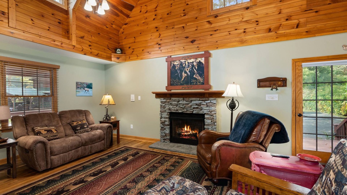 Valley Creek Run Cabin | 2 Master Suites - Clean - Cozy - WiFi - Elk - Covered Porch - ezAccess - 5 Stars