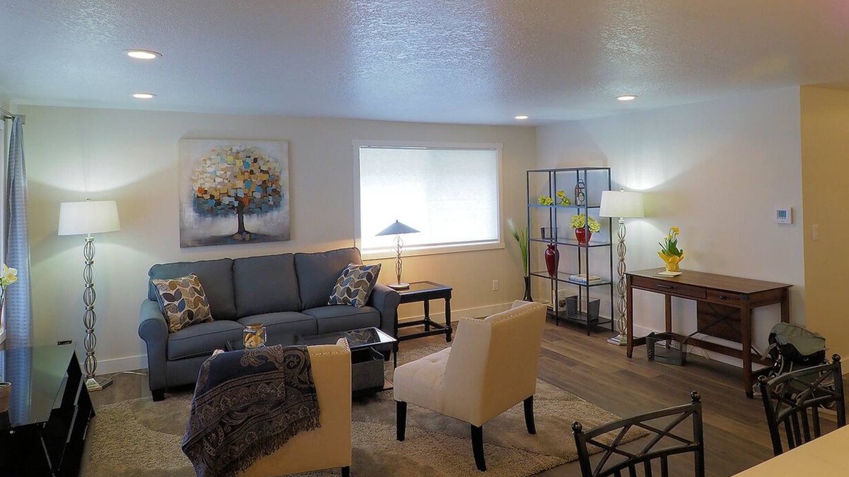 Hillsboro House | 2 Master Suites - newly renovated!
