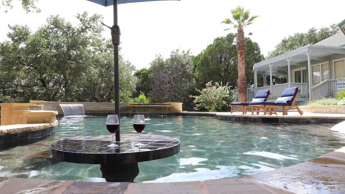 Lakeway House | 2 Master Suites, Private Pool with Hot Tub, Wrap-around Porch, Sun Room, Outdoor Kitchen