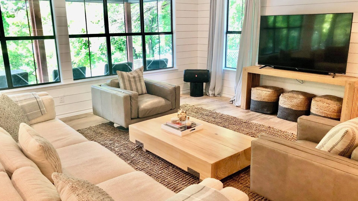 Burnet House | 2 Masters, 2 Living rooms, w/Paddleboards. Serene Waters.