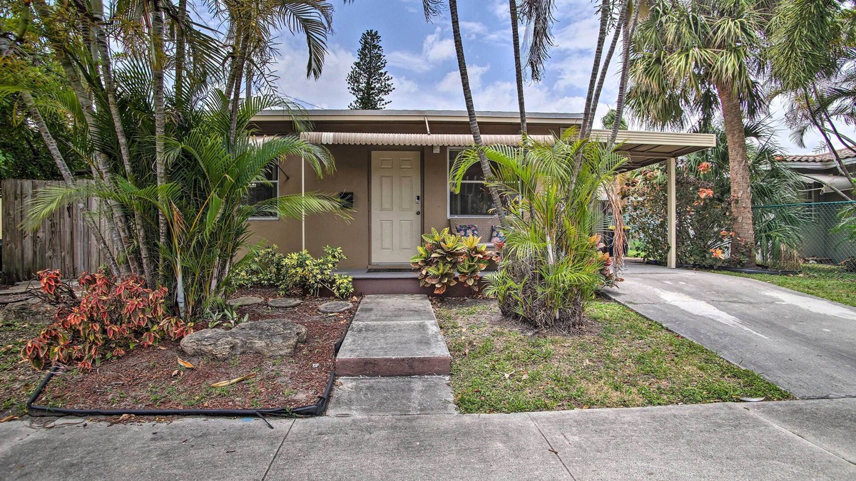 Dania Beach House | 2 Mi to Boardwalk: Home w/Grill in Dania Beach!