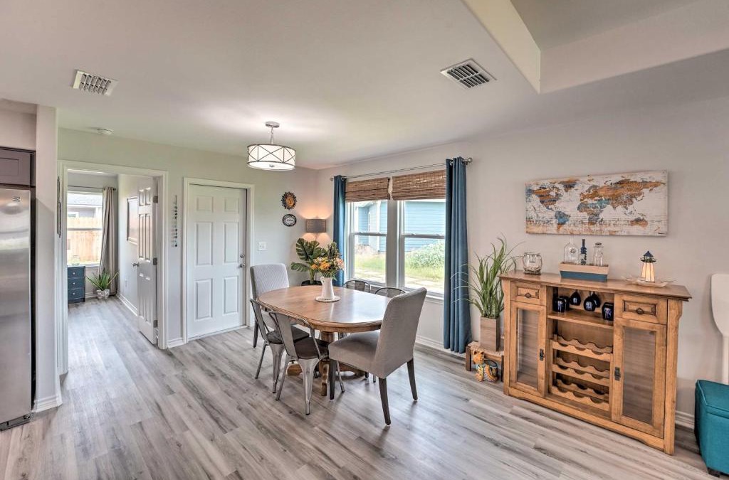 San Patricio County House | 2 Mi to Boating RR Sea House in Aransas Pass!