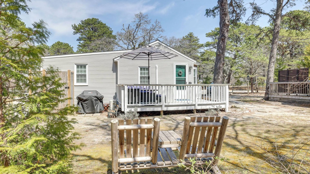 Wellfleet Cottage | 2 Mi to Coastline: Wellfleet Gem w/Deck & Grill