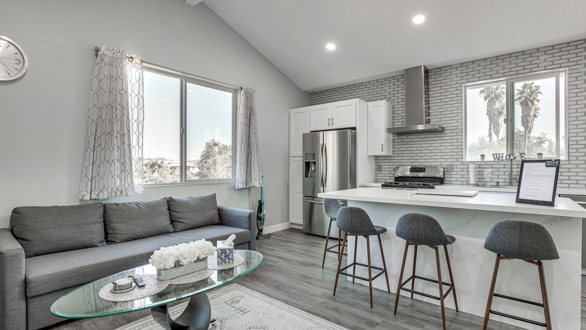 Escondido Apartment | 2 Mi to Downtown Escondido: Apt w/Balconies