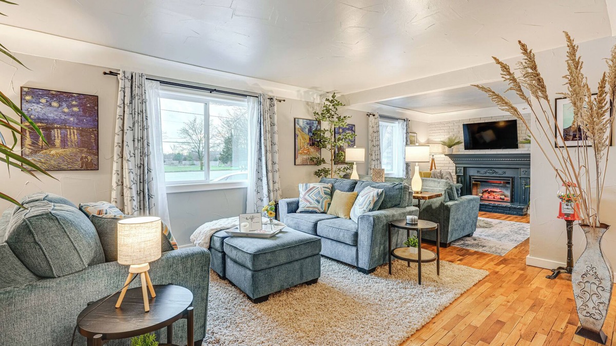Mount Morris Township House | 2 Mi to Downtown Flushing: Spacious Retreat!
