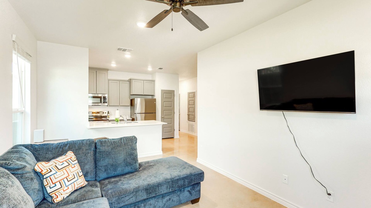 Temple House | 2 Mi to Downtown Temple: Newly Built Townhome!
