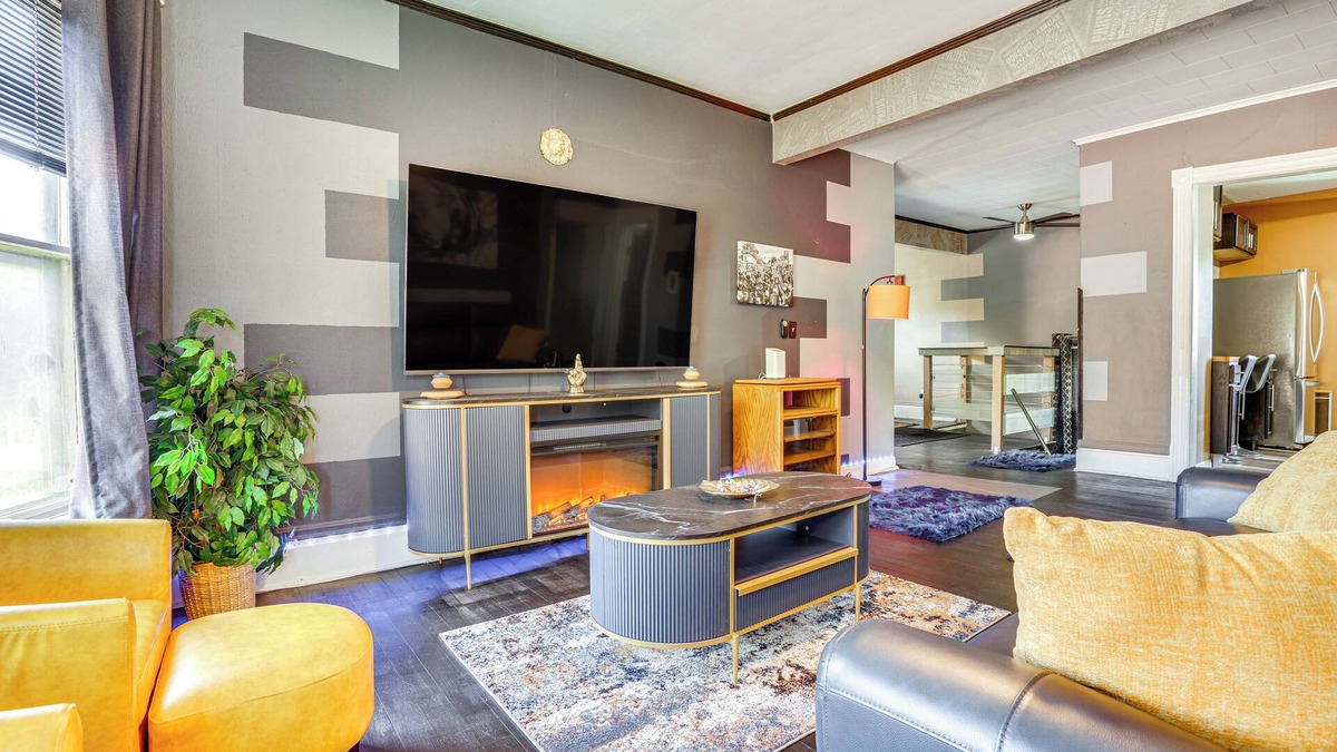 West Side Apartment | < 2 Mi to Dtwn & Mississippi River: West Side Home