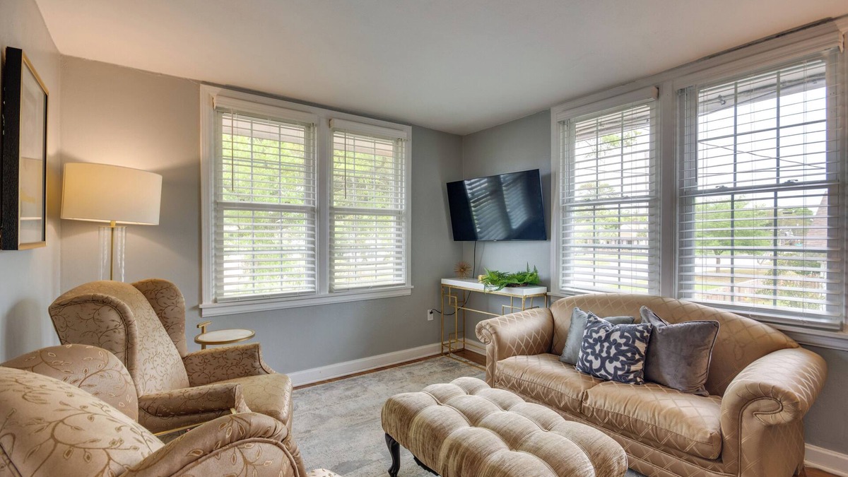 East Hill Apartment | 2 Mi to Dtwn Pensacola: Charming Apartment