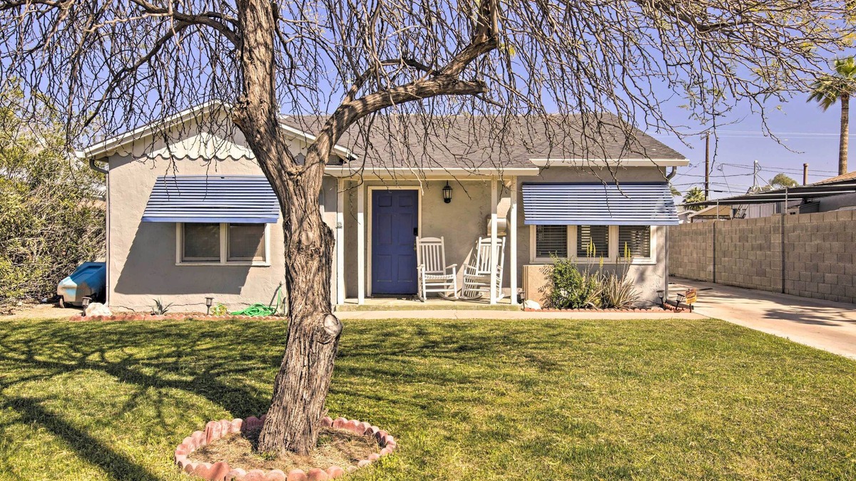 Fairview Historic District Cottage | 2 Mi to Dtwn Phoenix: Cottage w/Private Yard!