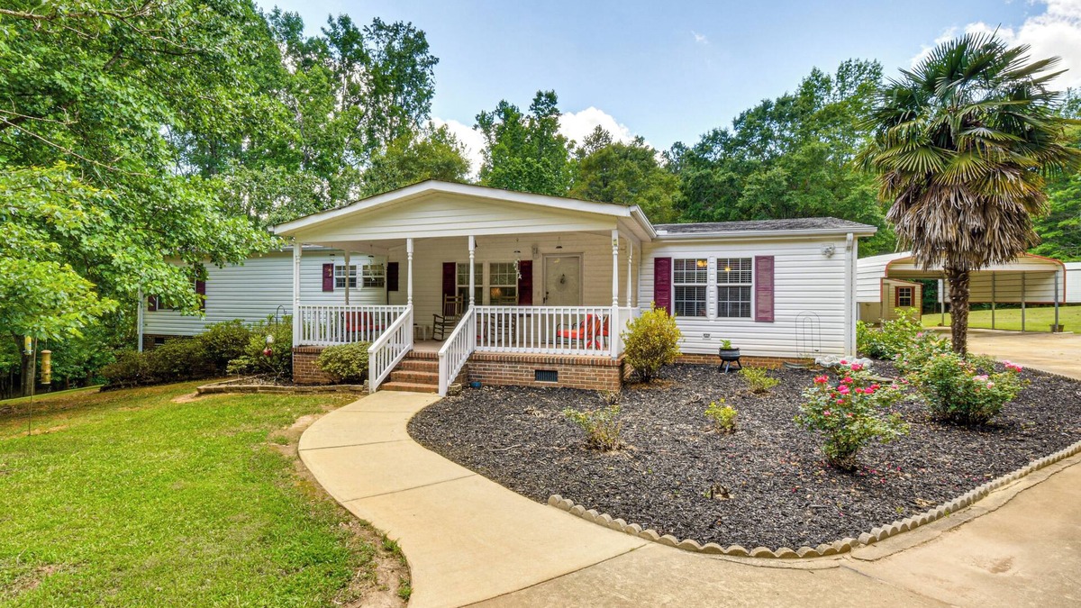 Pelzer House | 2 Mi to Dtwn: Retreat on 3 Acres in Pelzer!