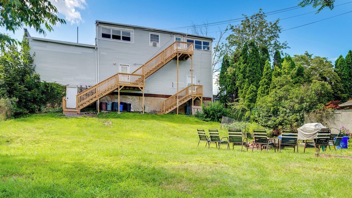 Scranton Apartment | 2 Mi to Dtwn: Scranton Studio w/Large Yard