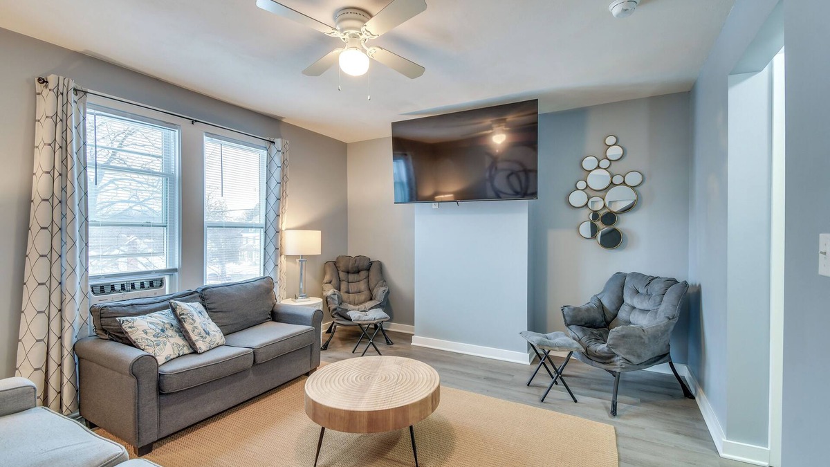 Syracuse Apartment | 2 Mi to Dtwn Syracuse: Cozy Updated Apt!
