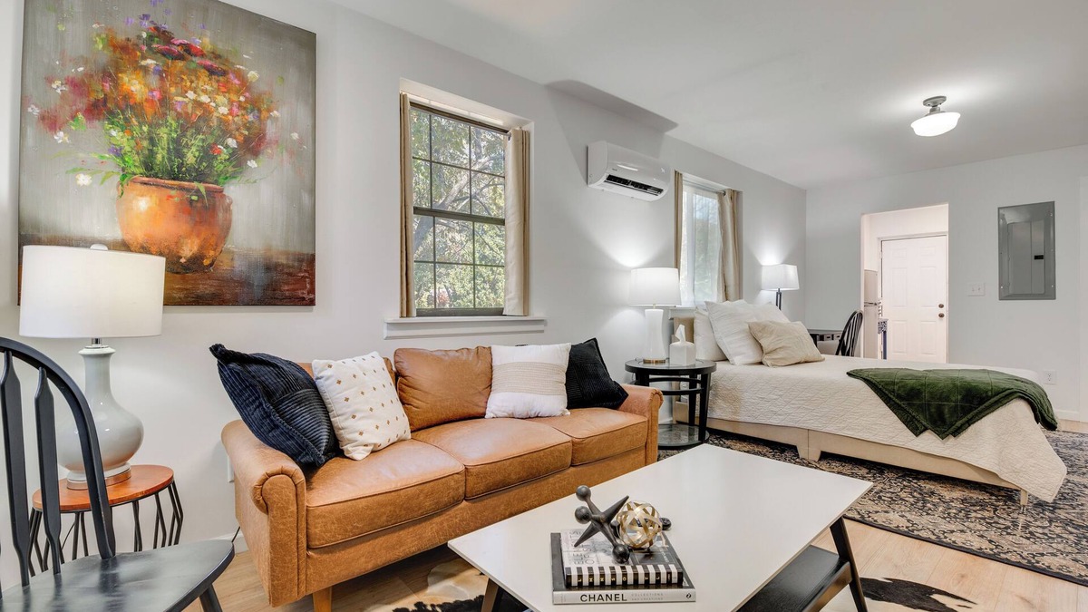 Edgewood Apartment | 2 Mi to East Atlanta Village: Cozy Studio w/Porch
