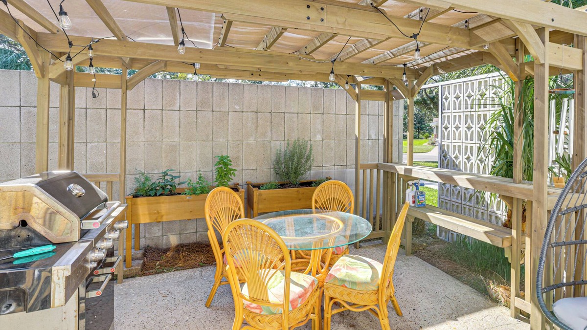 Tallahassee House | 2 Mi to FSU: Unique Home w/Patio & Spacious Yard