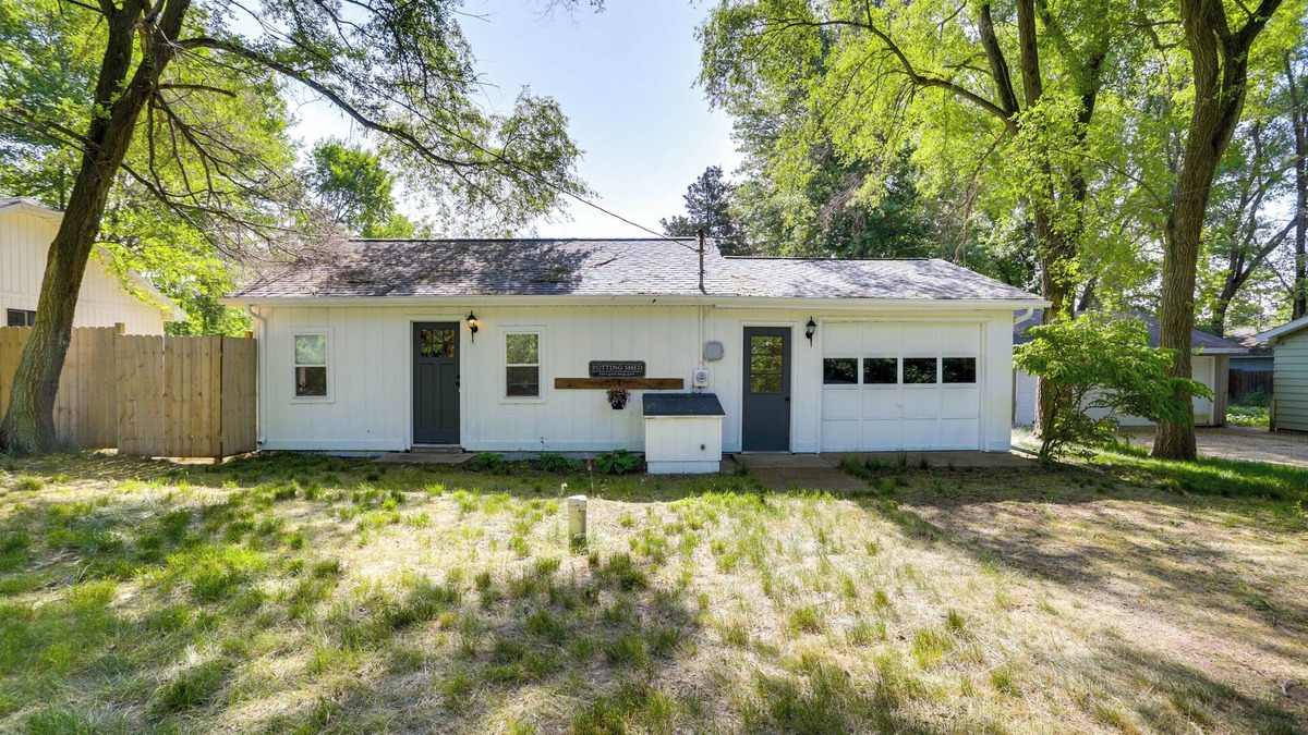 Riverside House | 2 Mi to Hagar Beach: Charming Home w/Fire Pit!