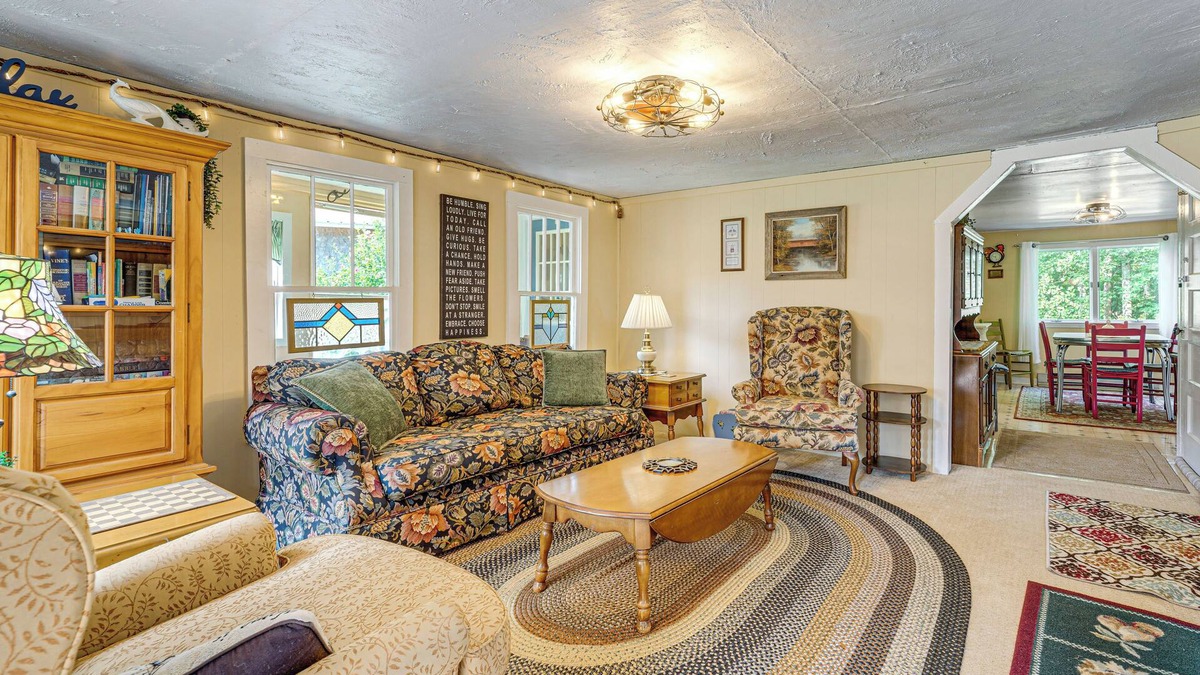 Fayetteville Cottage | 2 Mi to Hiking Trails: Cozy Fayetteville Cottage!