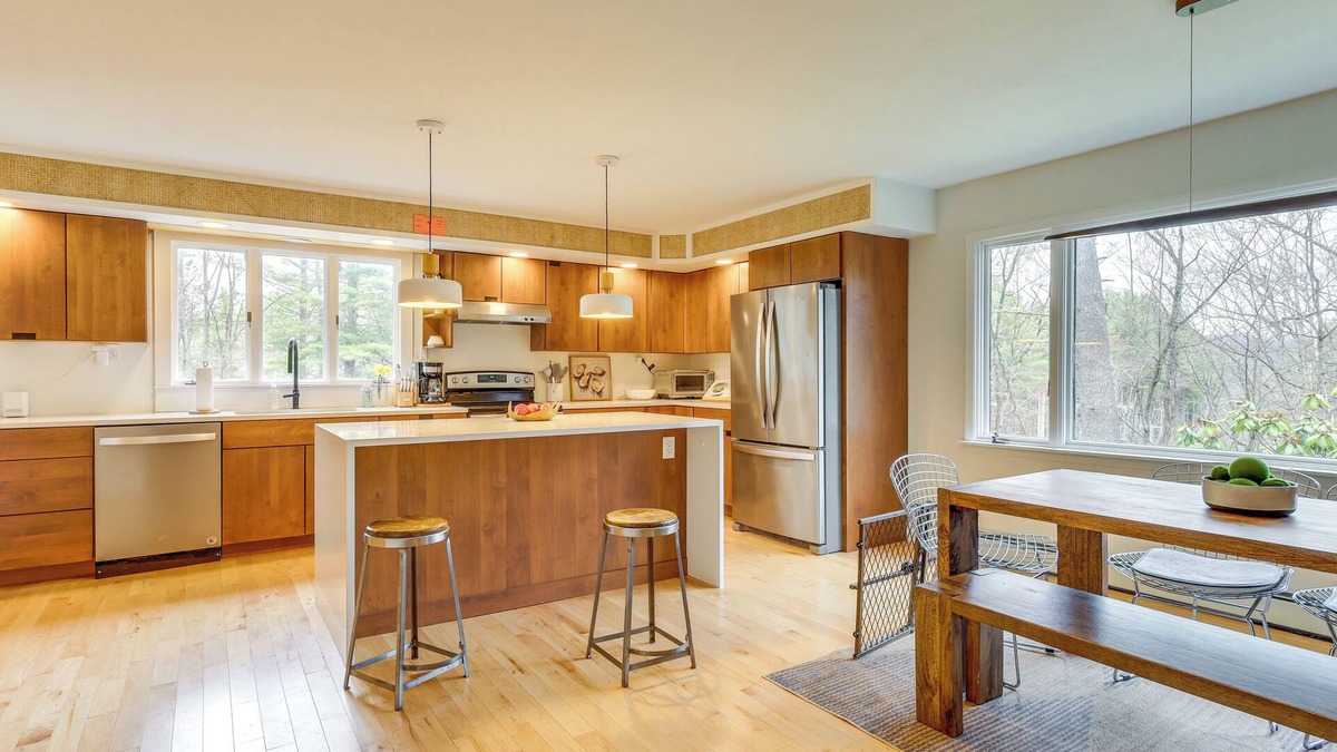 Town of White Creek House | 2 Mi to Hoosic River: 'The Moss House' w/Deck!