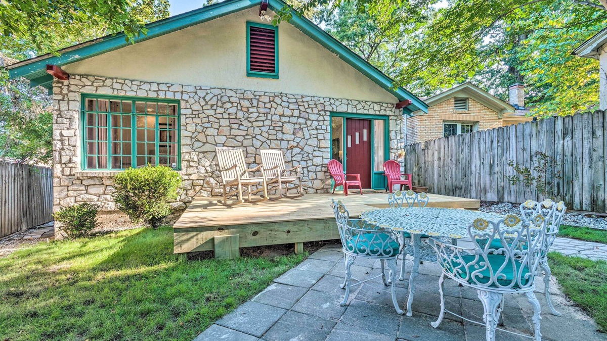 Hot Springs Cottage | 2 Mi to Hot Springs Nat'l Park: Hot Tub Haven!