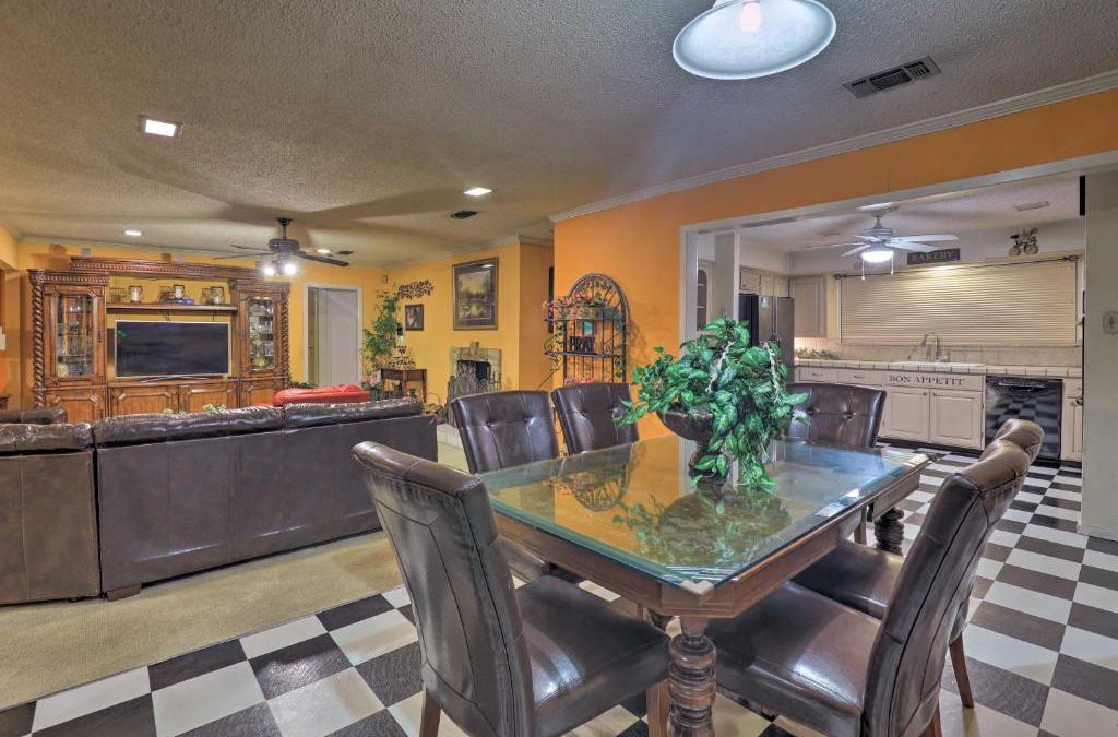West Arlington House | 2 Mi to Lake Arlington Spacious Escape with Deck