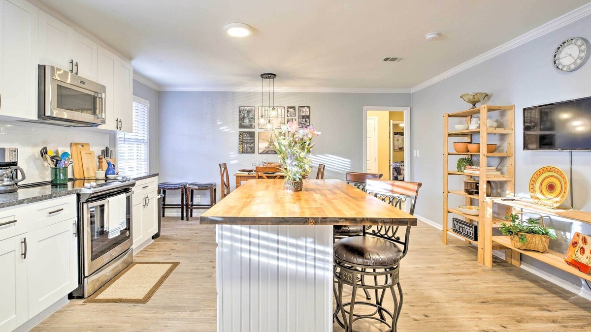 Acworth Cottage | 2 Mi to Lake: Dreamy Acworth Home!