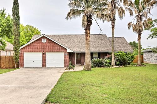 McQueeney House | 2 Mi to Lake McQueeny Gem with Covered Patio