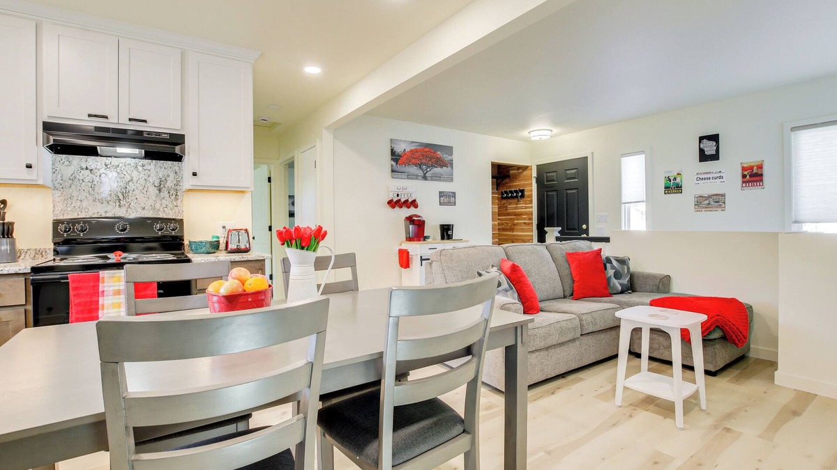 Manitowoc House | 2 Mi to Lake Michigan: Family-Friendly Home
