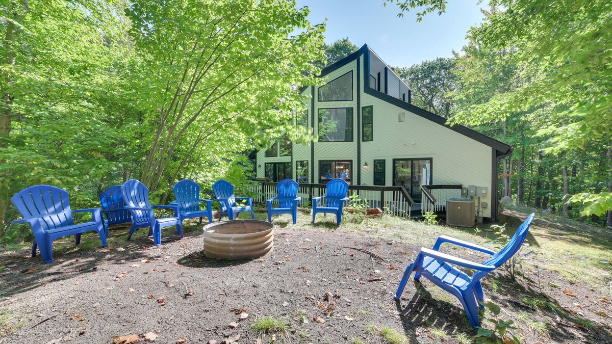 Birchwood Farms House | 2 Mi to Lake: Modern Harbor Springs Home w/Grill!