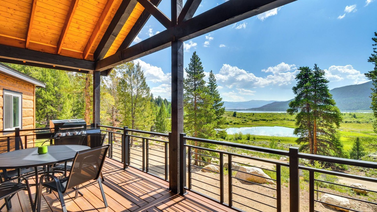 Twin Lakes House | 2 Mi to Lake: Stunning Twin Lakes Home w/Deck