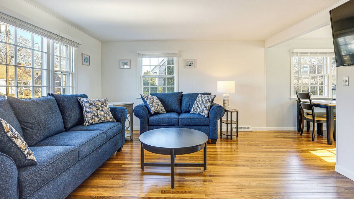 Teaticket House | 2 Mi to Main St Falmouth: Cape Cod Home