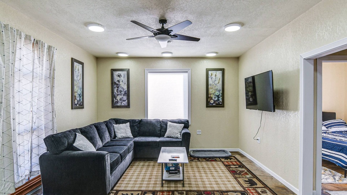 Newton Apartment | 2 Mi to Main St: Newton Guest House