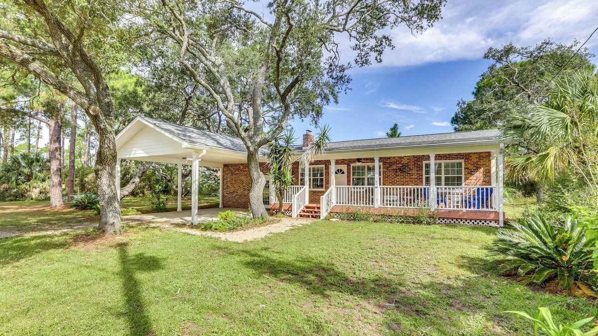 Panacea House | 2 Mi to Mashes Sands Beach: Quiet Home w/Dock!