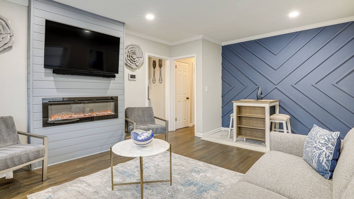 Piedmont Heights Apartment | 2 Mi to Midtown: Chic Apartment in Atlanta!