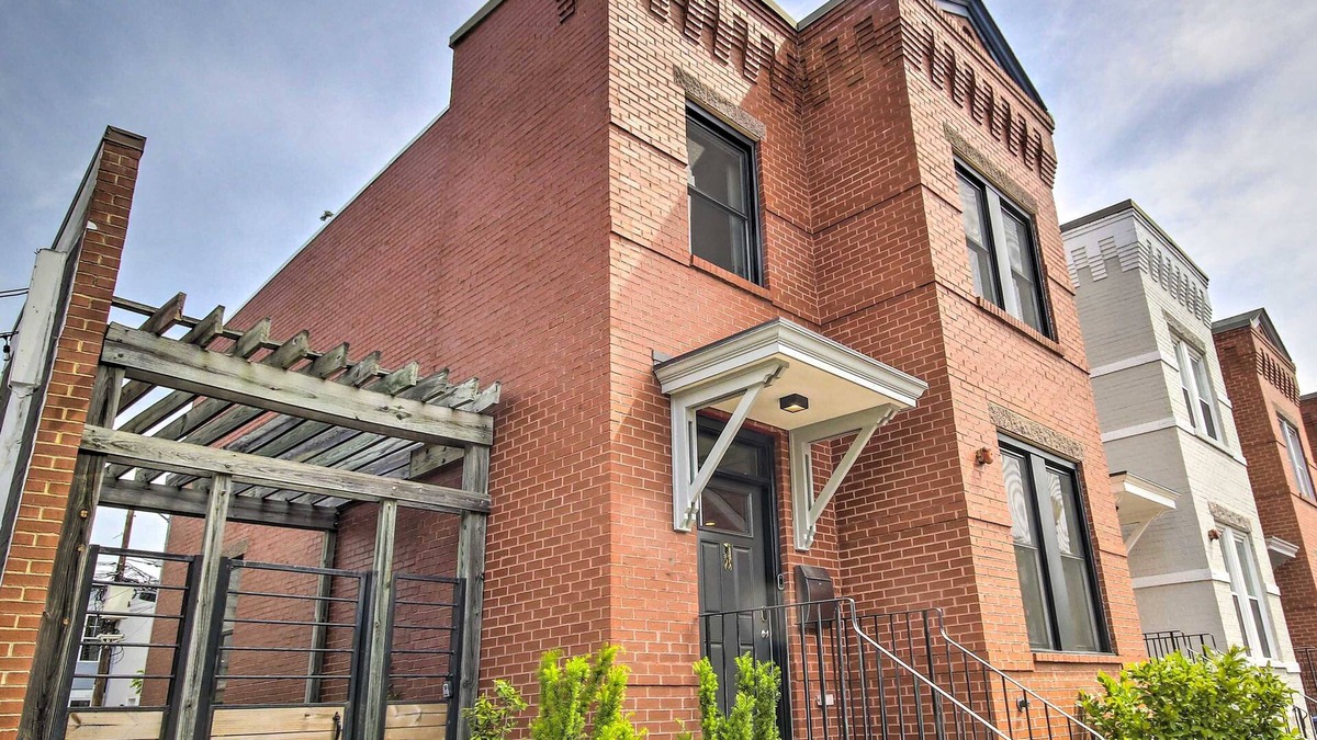 Le Droit Park House | 2 Mi to National Mall: Modern DC Retreat w/Patio