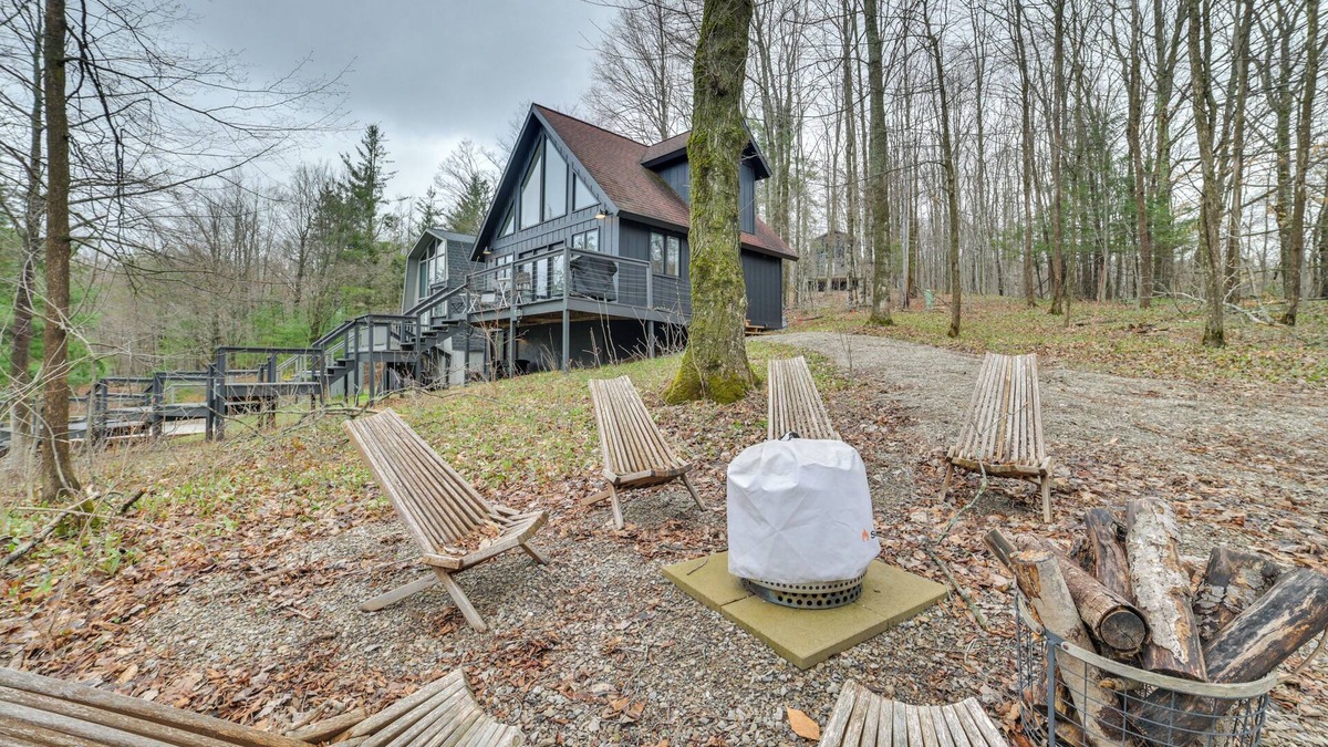 Harbor Springs Cabin | 2 Mi to Nubs Nob Resort: All-Season Michigan Haven