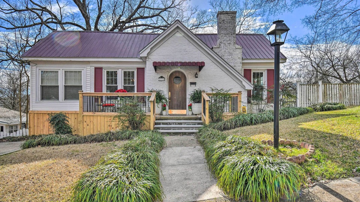 Hot Springs House | 2 Mi to Oaklawn Casino: Home w/Peaceful Yard!