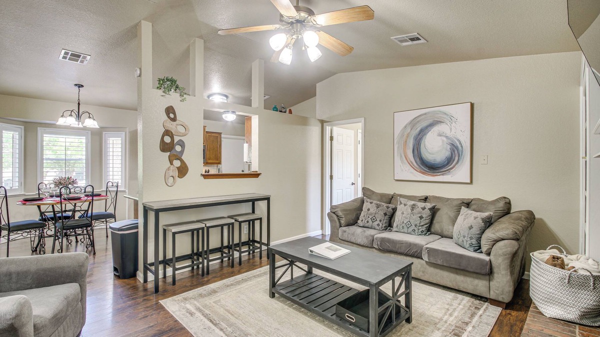 Norman Cottage | 2 Mi to OU: Family-friendly Retreat w/Patio!