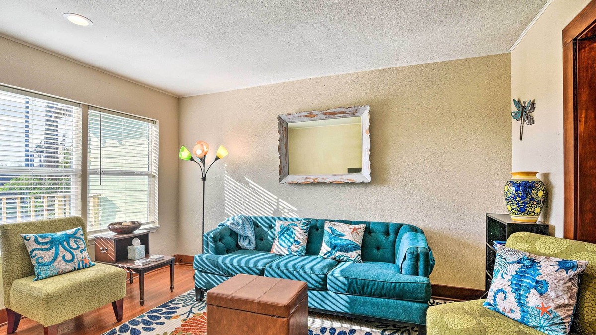 Galveston Cottage | 2 Mi to Pier: Colorful Cottage in Galveston!