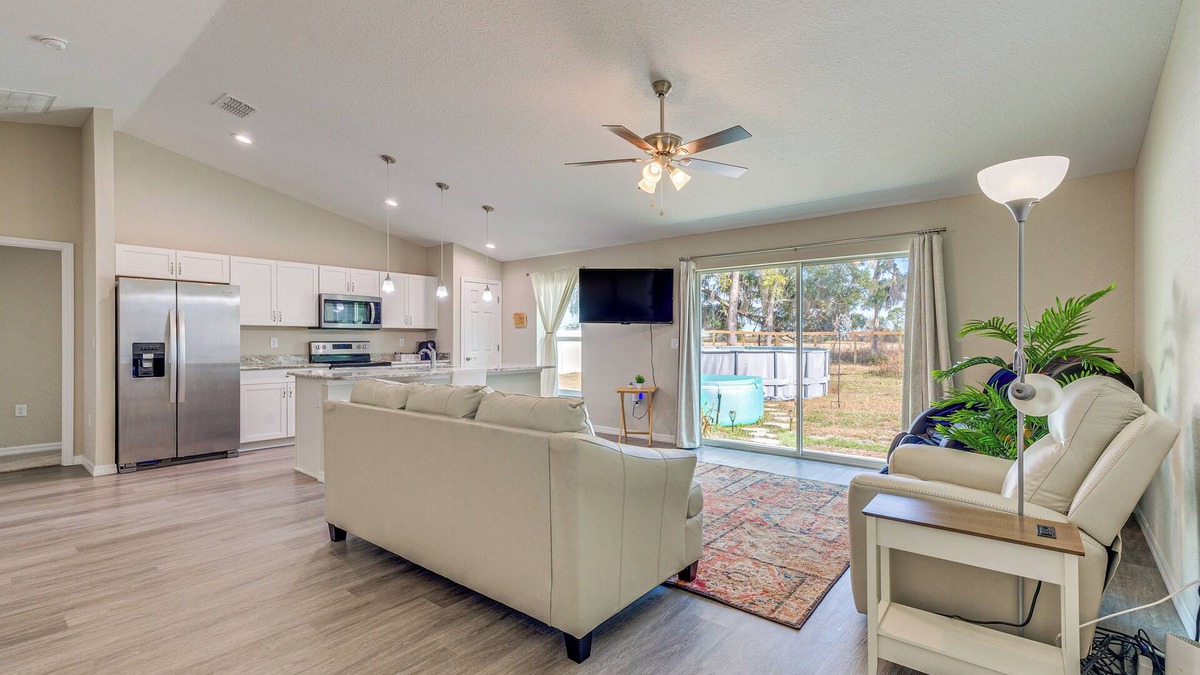 Dunnellon Cottage | 2 Mi to Rainbow Springs: Home w/Hot Tub!
