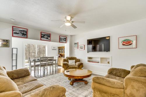 Elkhart Lake House | 2 Mi to Road America Pet-Friendly Duplex!