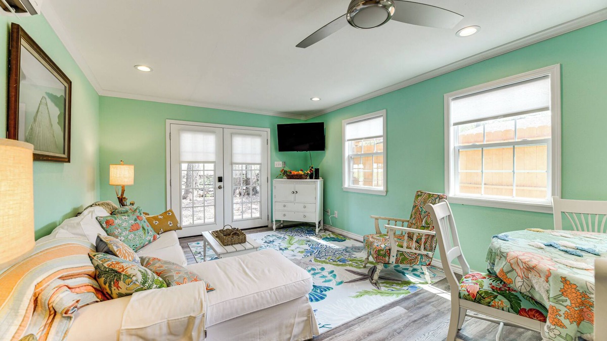 Rockport Cottage | 2 Mi to Rockport Beach: Cozy Hideaway!