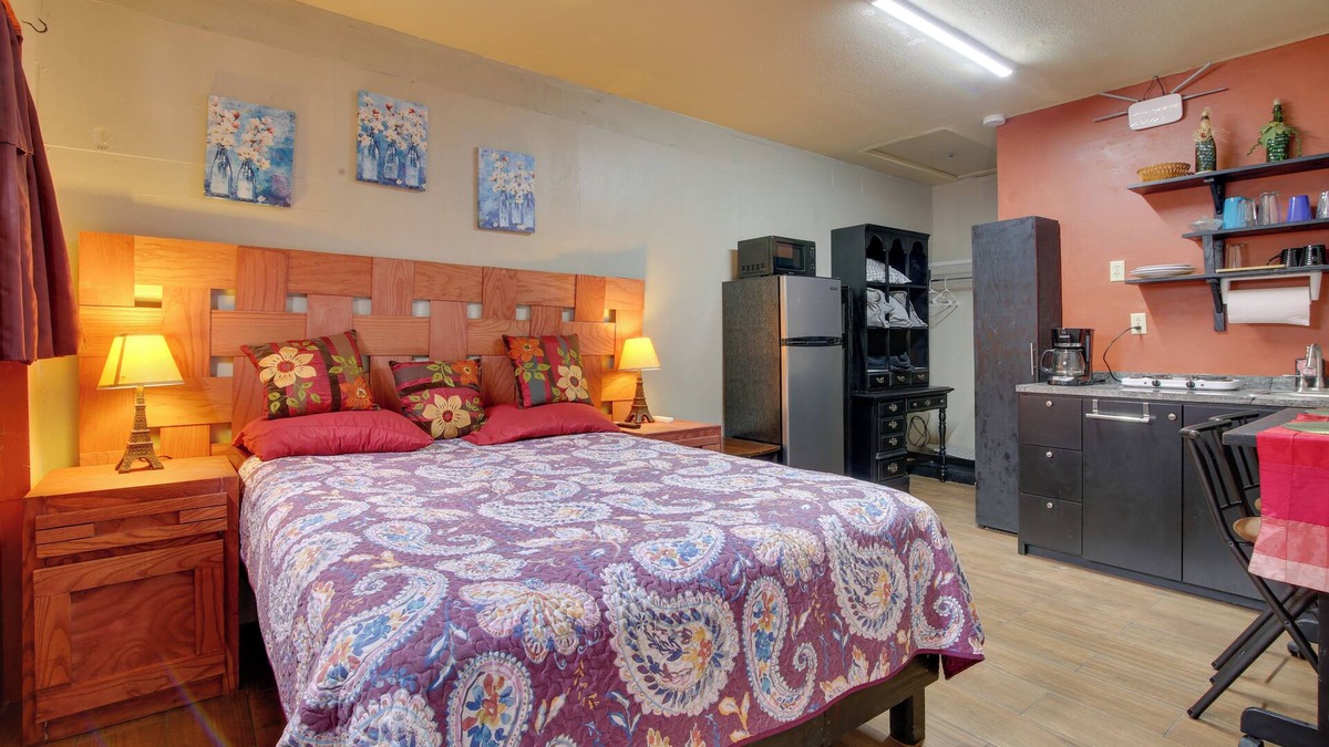 Sebastian Apartment | 2 Mi to Shopping & Dining: Santa Rosa Studio