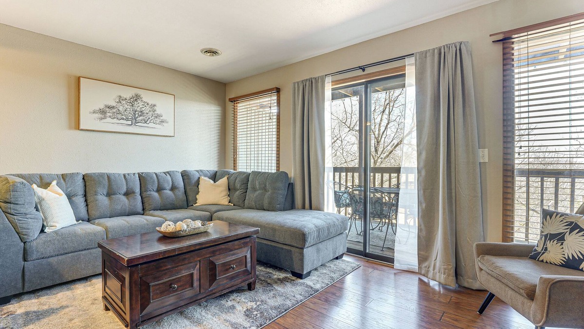 Notch Estates Condo | 2 Mi to Silver Dollar City: Condo in Branson West