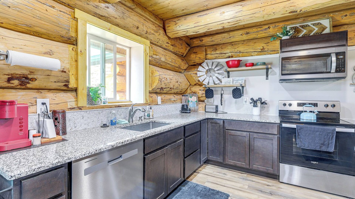 Gusher Cottage | < 2 Mi to Skinwalker Ranch: 'rustic Cliff' Retreat