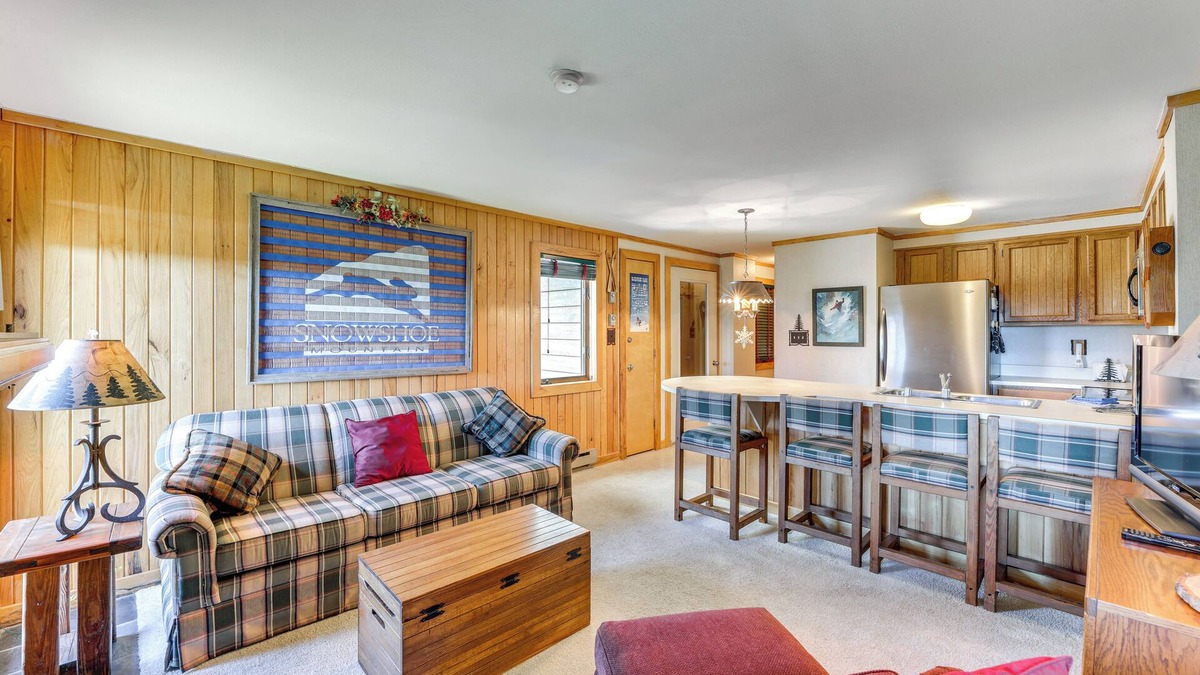 Snowshoe House | 2 Mi to Snowshoe Resort: Townhome w/Deck!