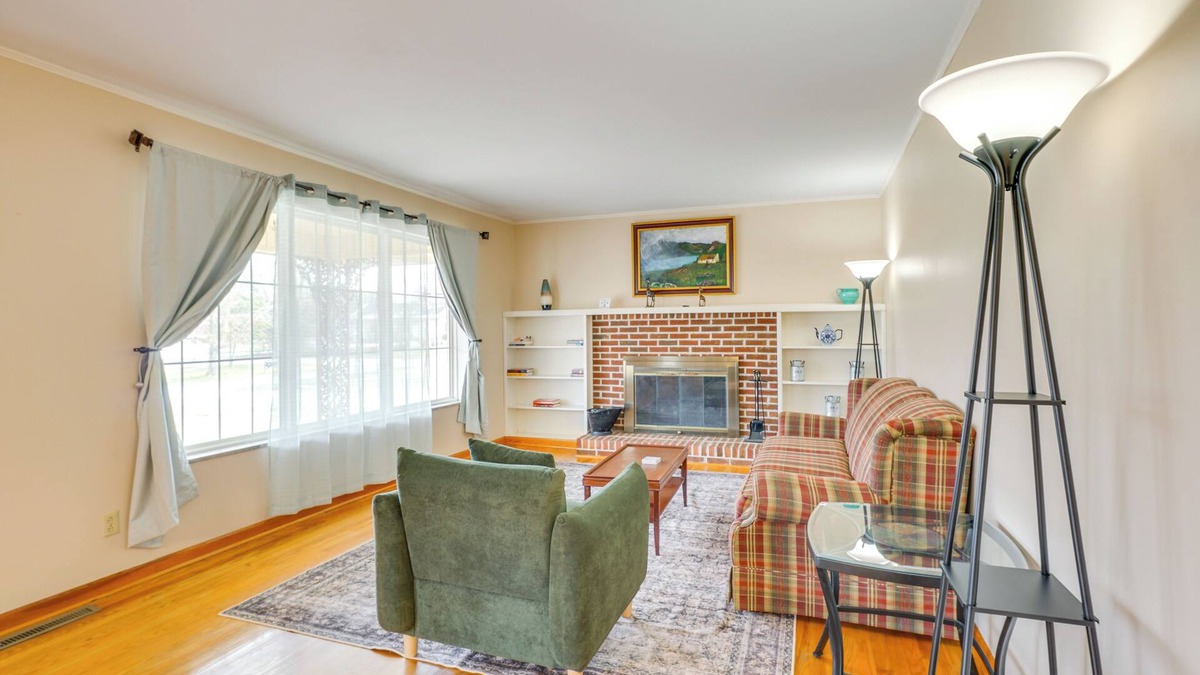 Etowah House | 2 Mi to Town: Rustic East Tennessee Home!