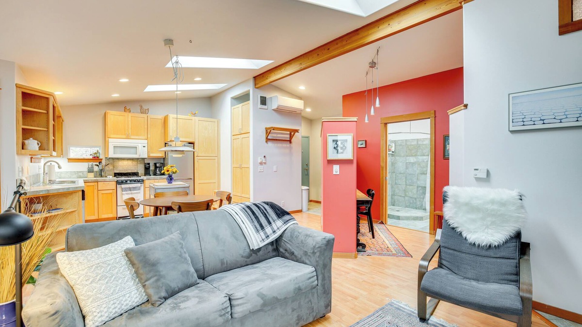 Southeast Eugene Apartment | 2 Mi to UO: Cozy Retreat in Eugene!