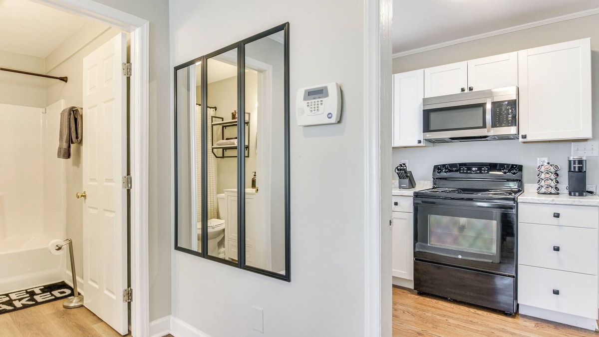 Biddleville Cottage | < 2 Mi to Uptown Charlotte: Home w/Large Yard!