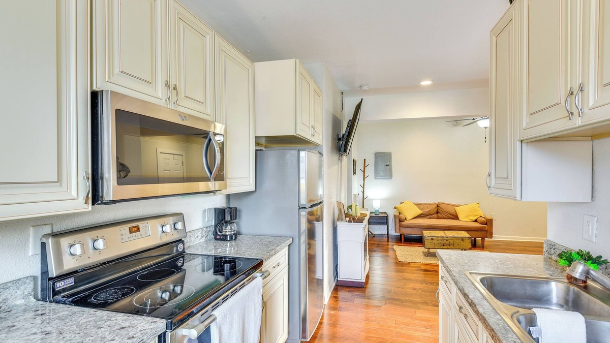 Sawyer Apartment | 2 Mi to Warren Dunes - Bright Sawyer Apartment!