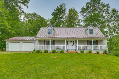 Warsaw House | 2 Mi to Woodbury Wildlife Area Cozy Farmhouse!
