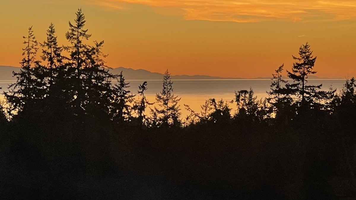 Oak Harbor Apartment | 2 Miles from Deception Pass w/Strait of Juan de Fuca VIEWS !